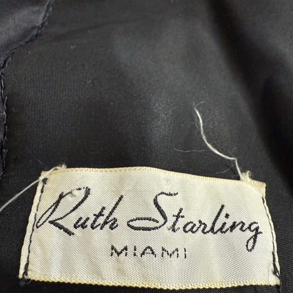 Marilyn Monroe vibes in this vintage black dress! - Picture 4 of 4